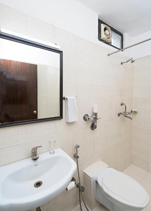 R C Palace Hotel Bhiwadi Exterior foto