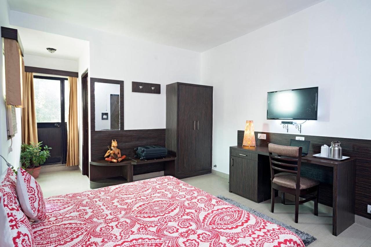 R C Palace Hotel Bhiwadi Exterior foto